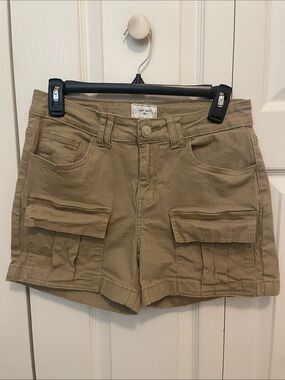 Cute Trendy Hiking Women's Cargo Shorts in Tan